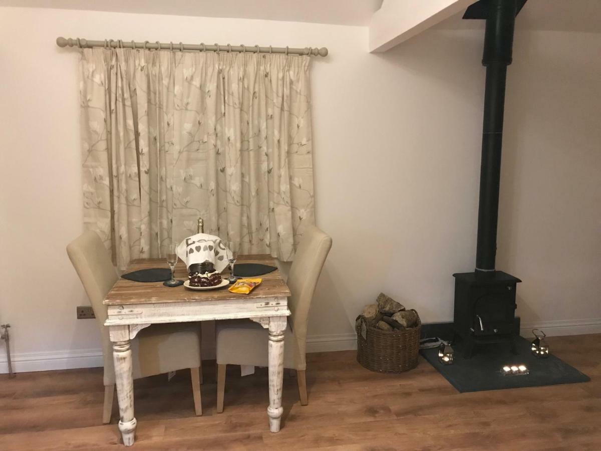 Thrush Nest Cottages - Wren Cottage Sleeps 4, 2 Bedrooms & Stable Cottage Sleeps 2, 1 Bedroom York Esterno foto